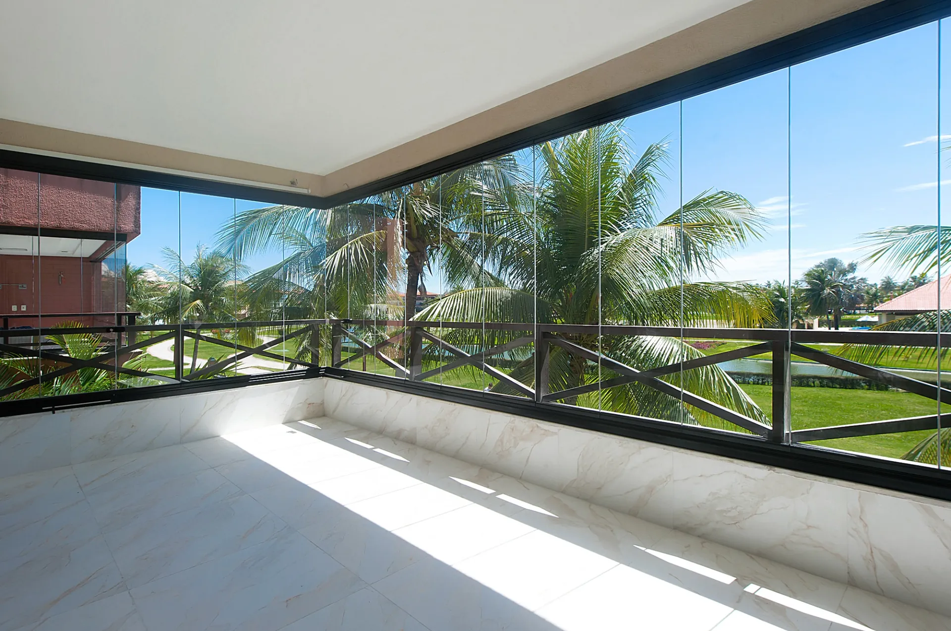 Sacada envidraçada moderna da Potenza Vidros em Fortaleza